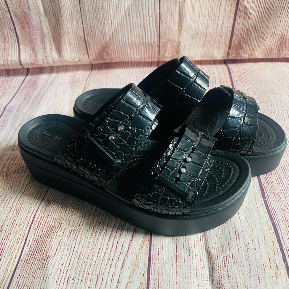 Women’s Crocs Brooklyn Croco Shine Buckle Platform Sandals - Black - Size 7